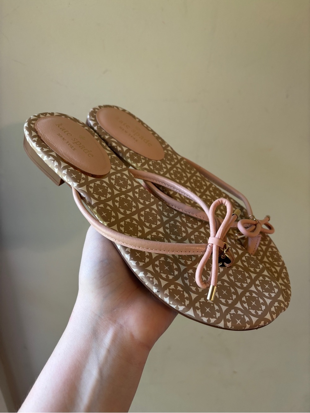 Kate Spade Blush Bow Charm Sandal Flip Flops 8.5